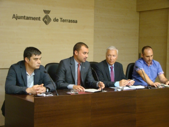 Firma del Pacto Local por la ocupación de Terrassa