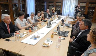 Se reúne en la sede de la Cecot el jurado de los Premios Nuevos Profesionales